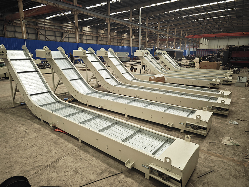 多臺鏈板提升機(jī)